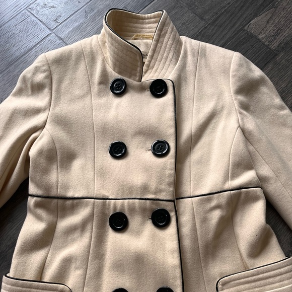 Classy Cream Wool Coat Size Medium - Picture 2 of 8